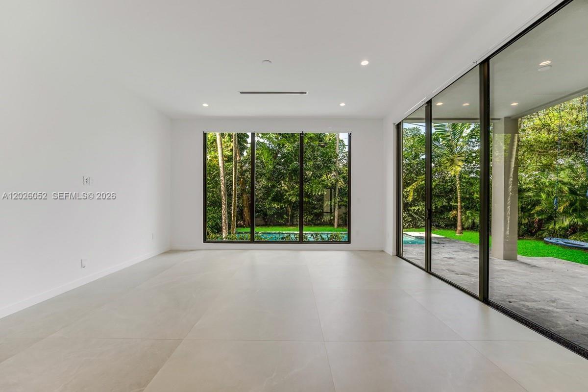 3741 Kumquat Ave Miami, FL 33133