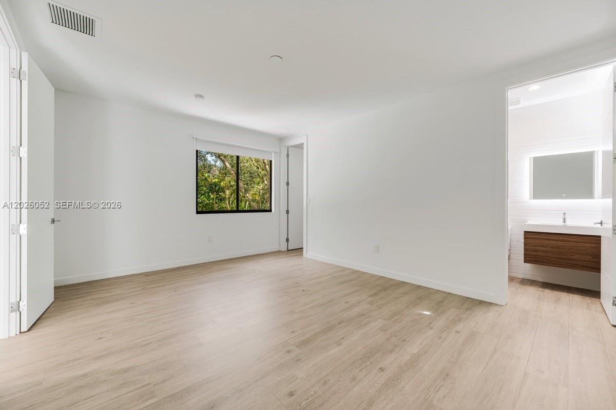 3741 Kumquat Ave Miami, FL 33133