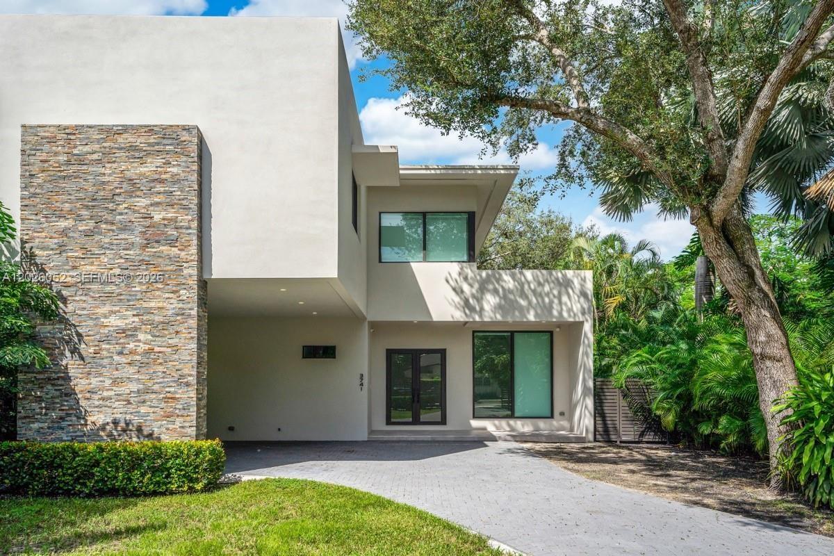 3741 Kumquat Ave Miami, FL 33133