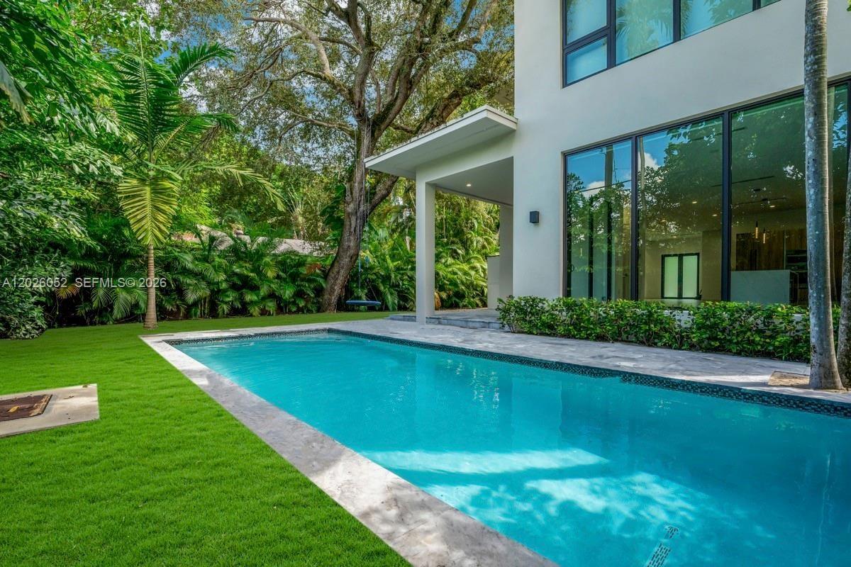 3741 Kumquat Ave Miami, FL 33133