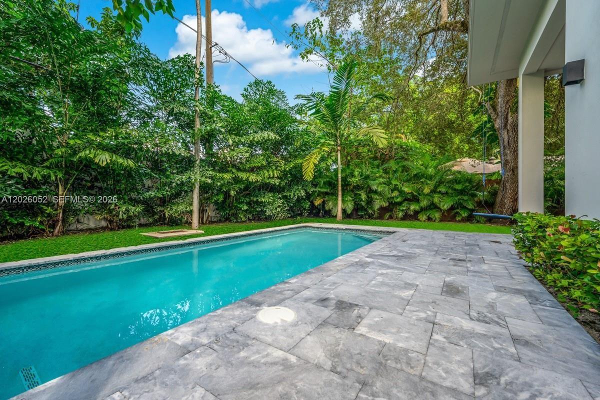 3741 Kumquat Ave Miami, FL 33133