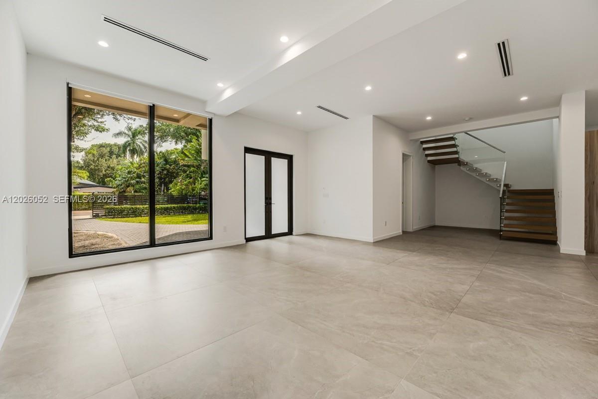 3741 Kumquat Ave Miami, FL 33133