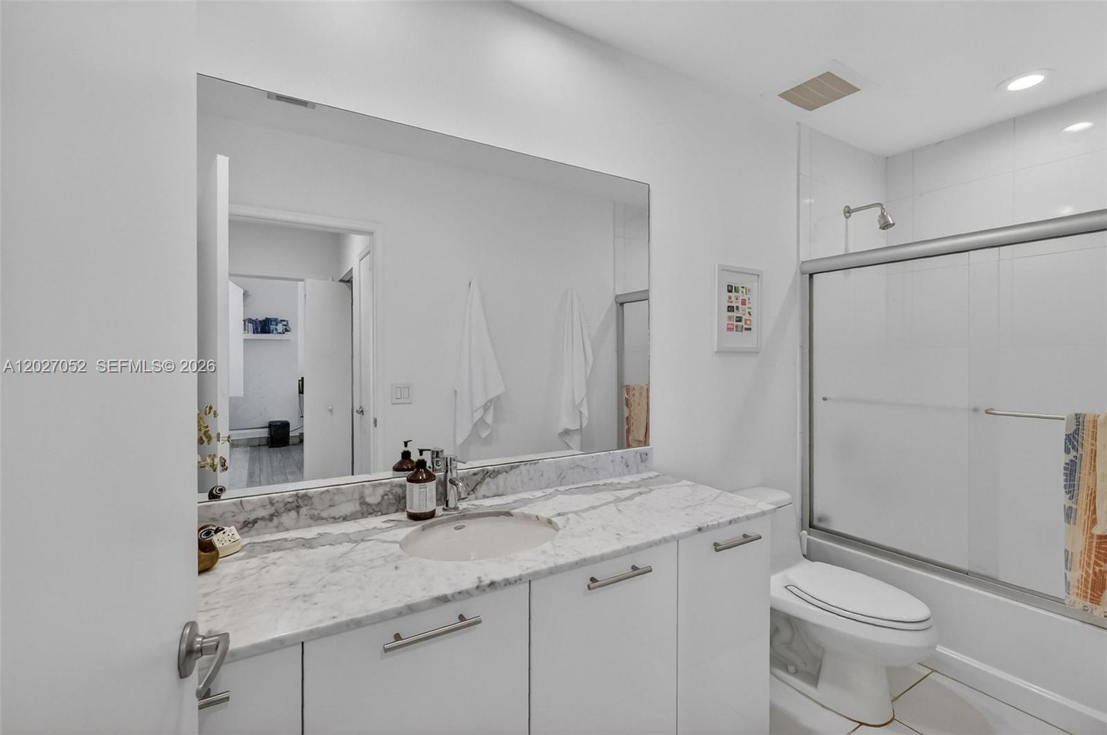 950 Brickell Bay Dr #4504 Miami, FL 33131