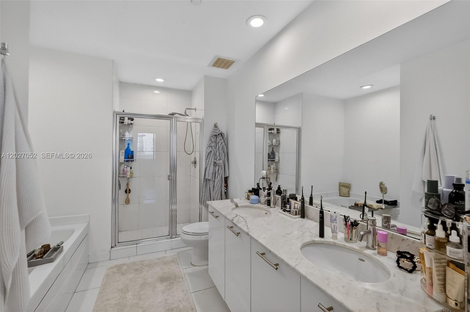 950 Brickell Bay Dr #4504 Miami, FL 33131