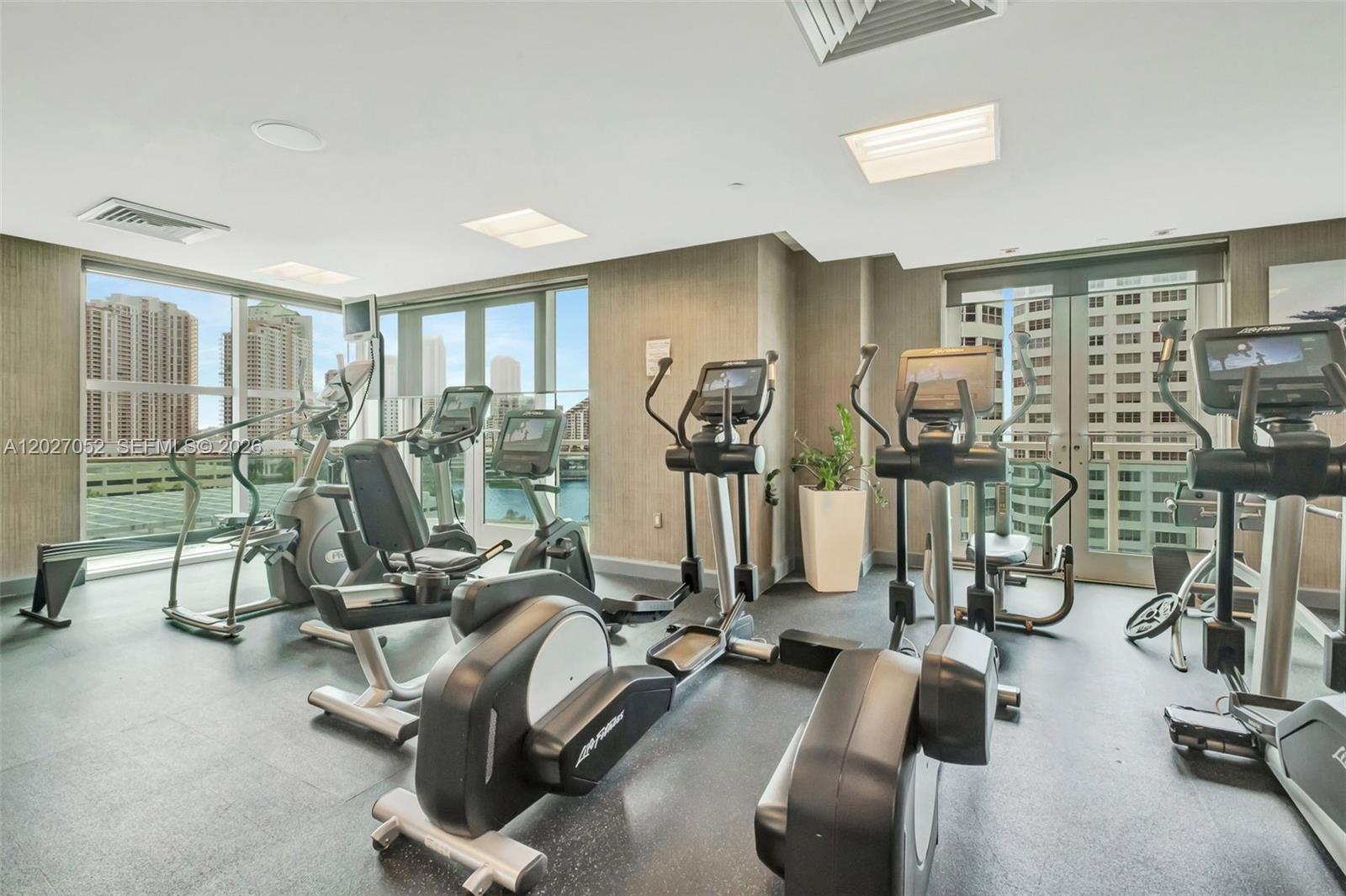 950 Brickell Bay Dr #4504 Miami, FL 33131