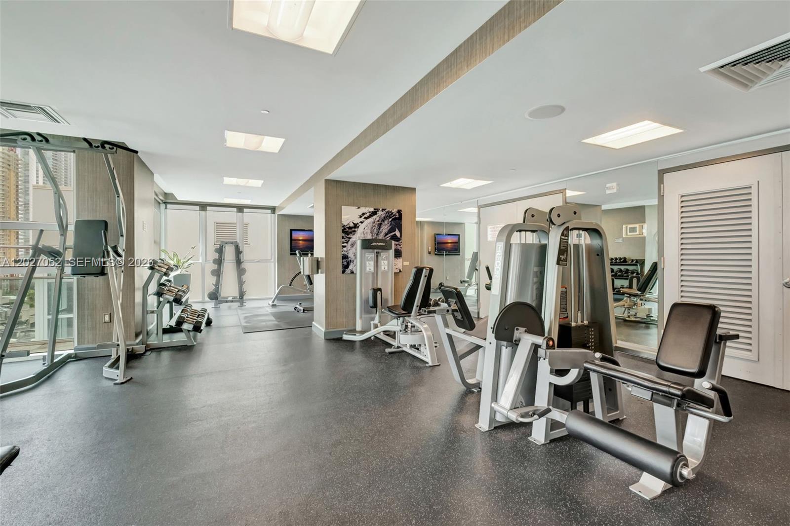950 Brickell Bay Dr #4504 Miami, FL 33131