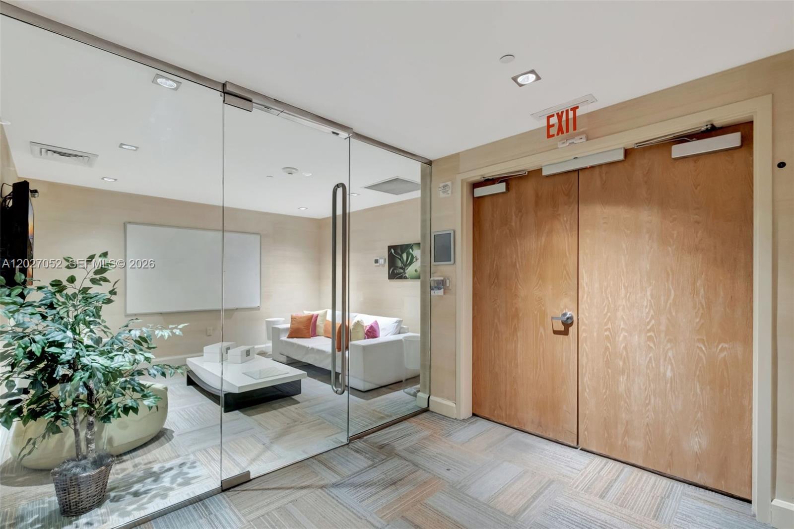 950 Brickell Bay Dr #4504 Miami, FL 33131