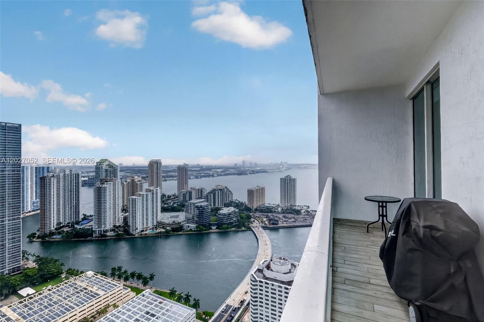 950 Brickell Bay Dr #4504 Miami, FL 33131