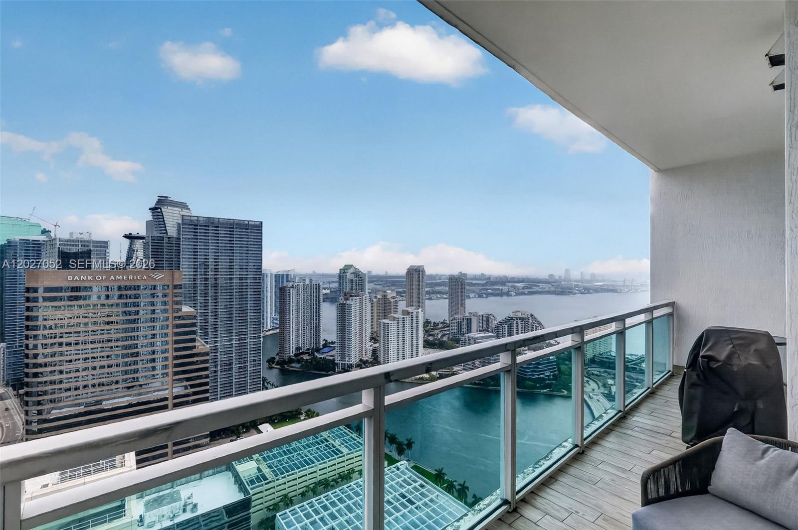 950 Brickell Bay Dr #4504 Miami, FL 33131