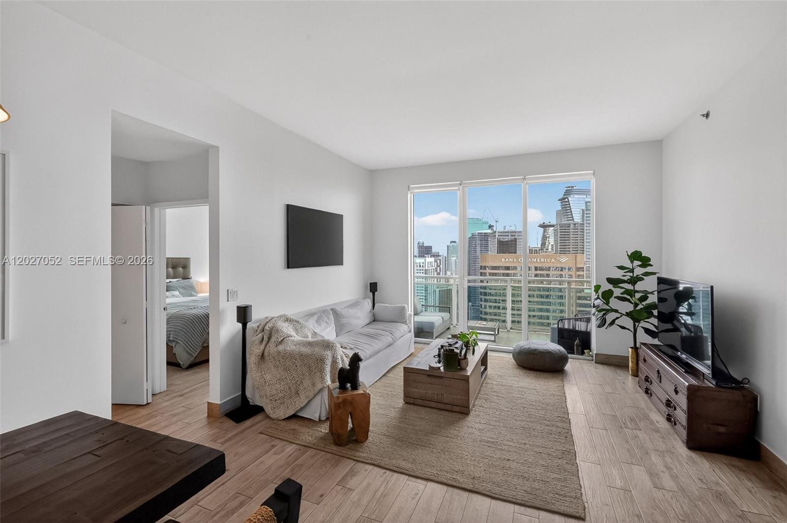 950 Brickell Bay Dr #4504 Miami, FL 33131
