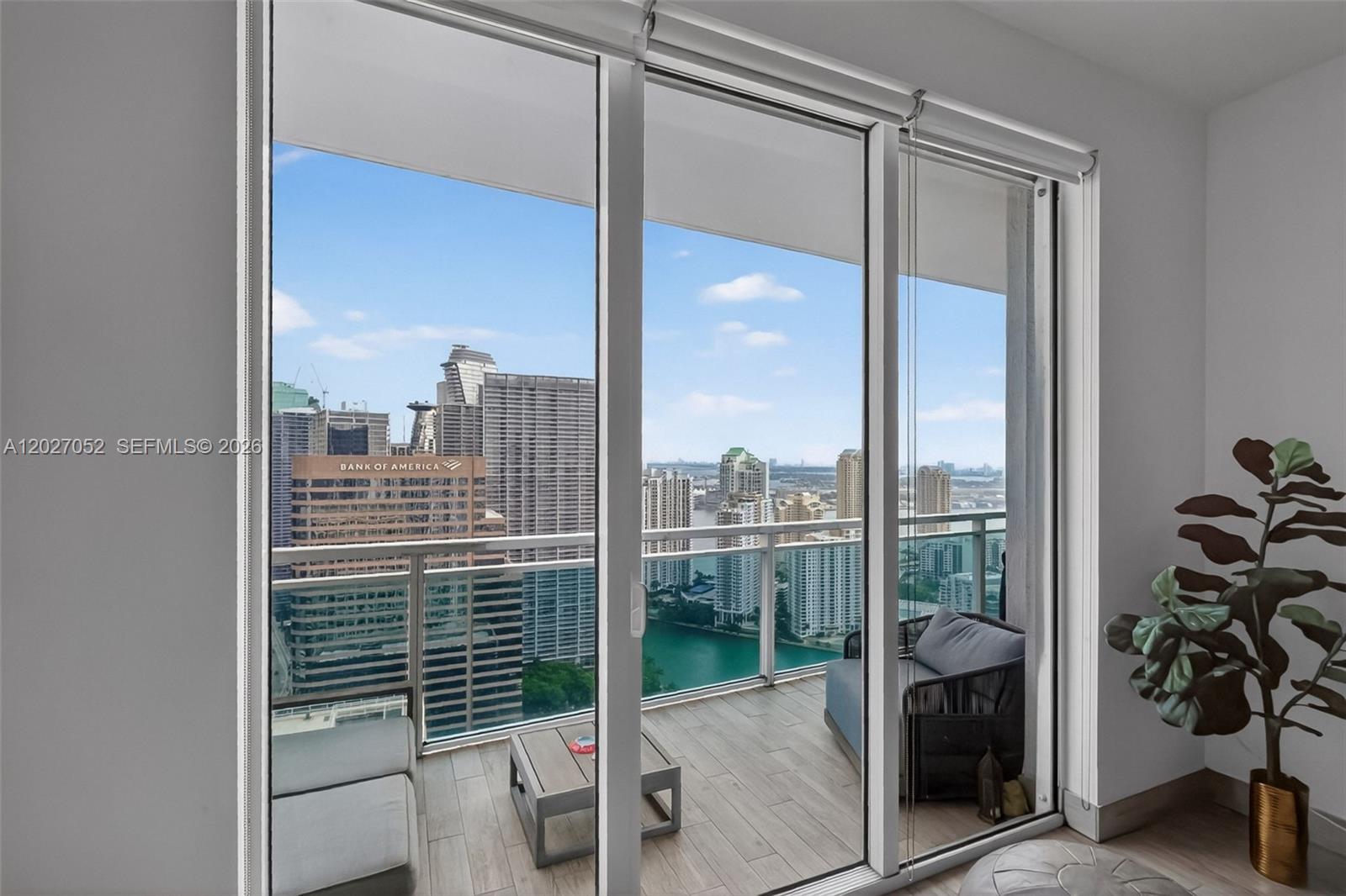950 Brickell Bay Dr #4504 Miami, FL 33131