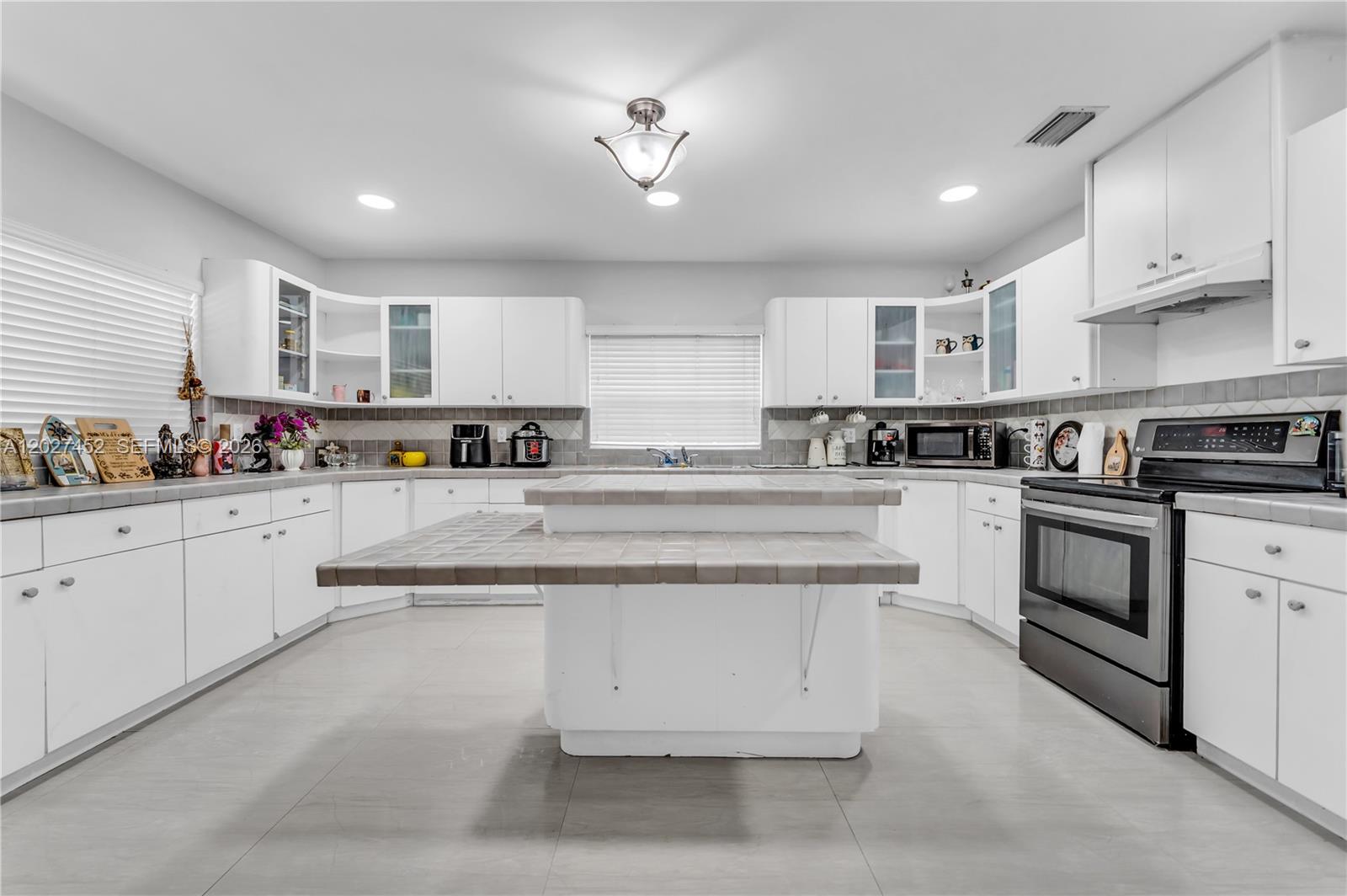6284 SW 26th St Miami, FL 33155
