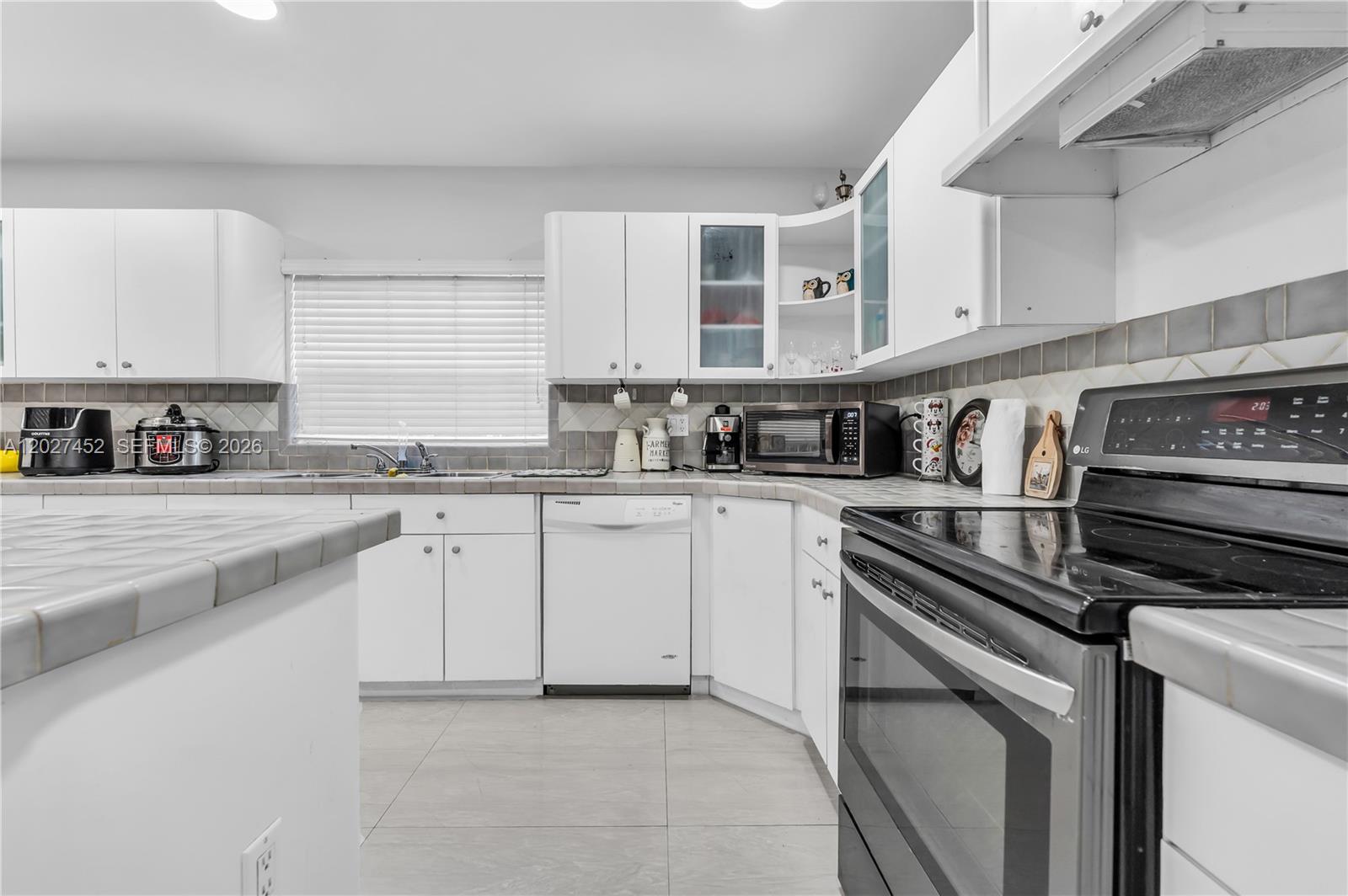 6284 SW 26th St Miami, FL 33155