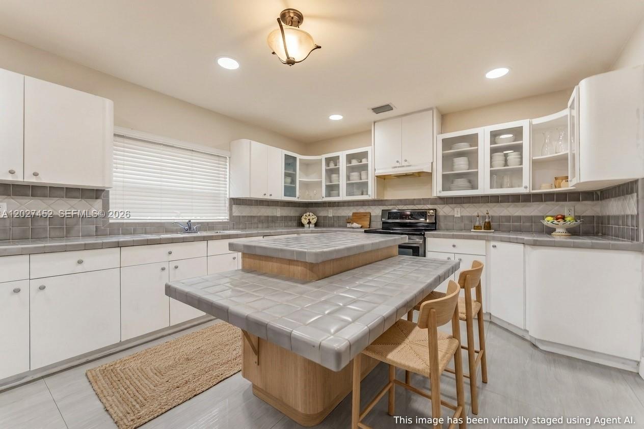 6284 SW 26th St Miami, FL 33155