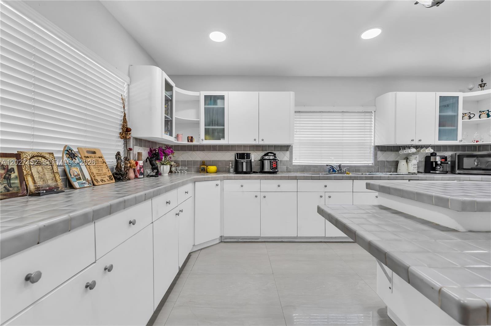 6284 SW 26th St Miami, FL 33155