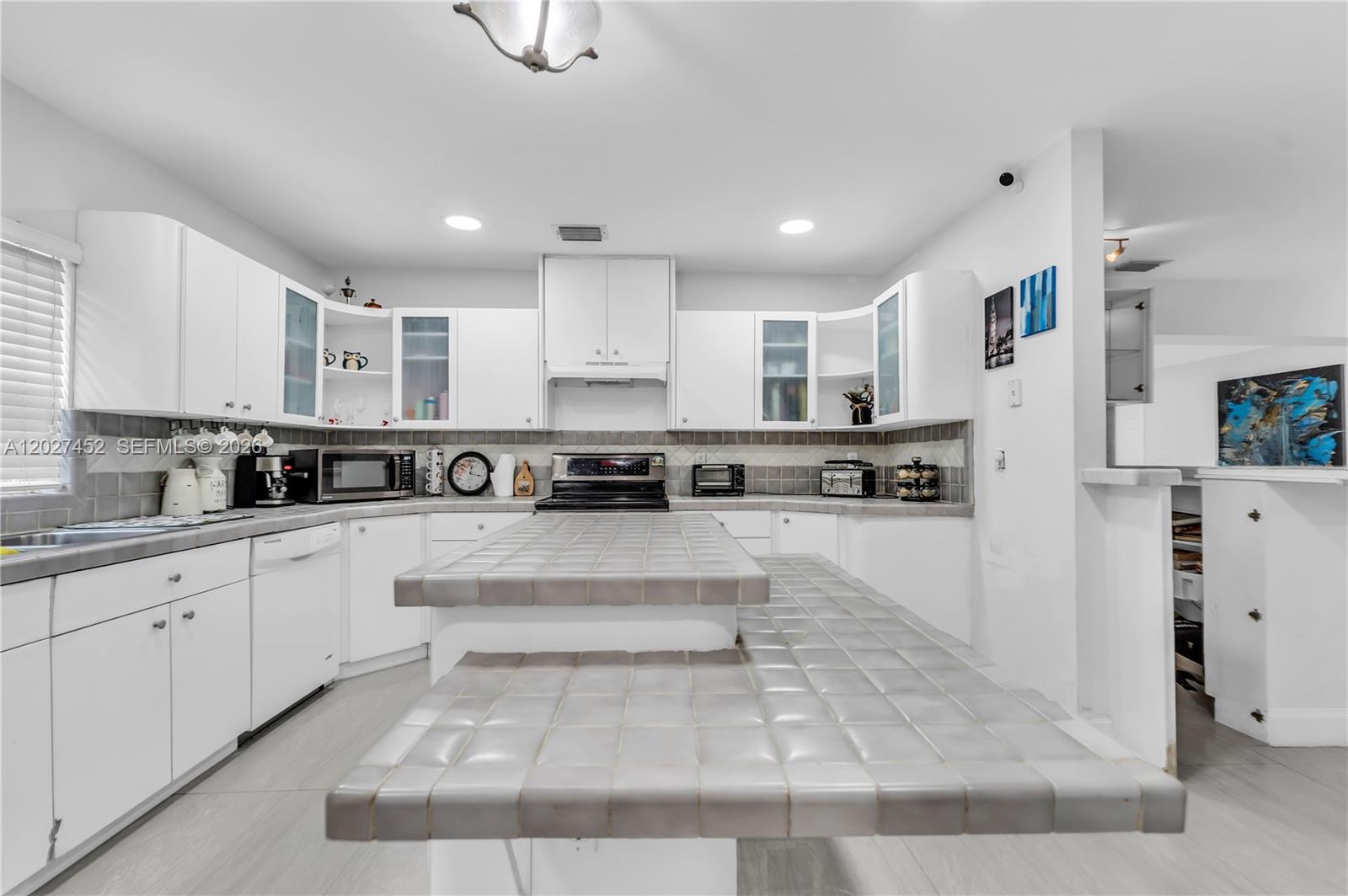 6284 SW 26th St Miami, FL 33155
