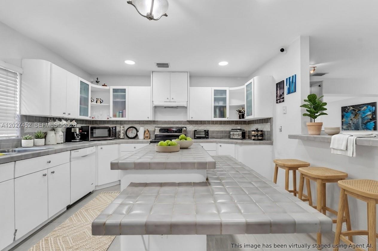 6284 SW 26th St Miami, FL 33155