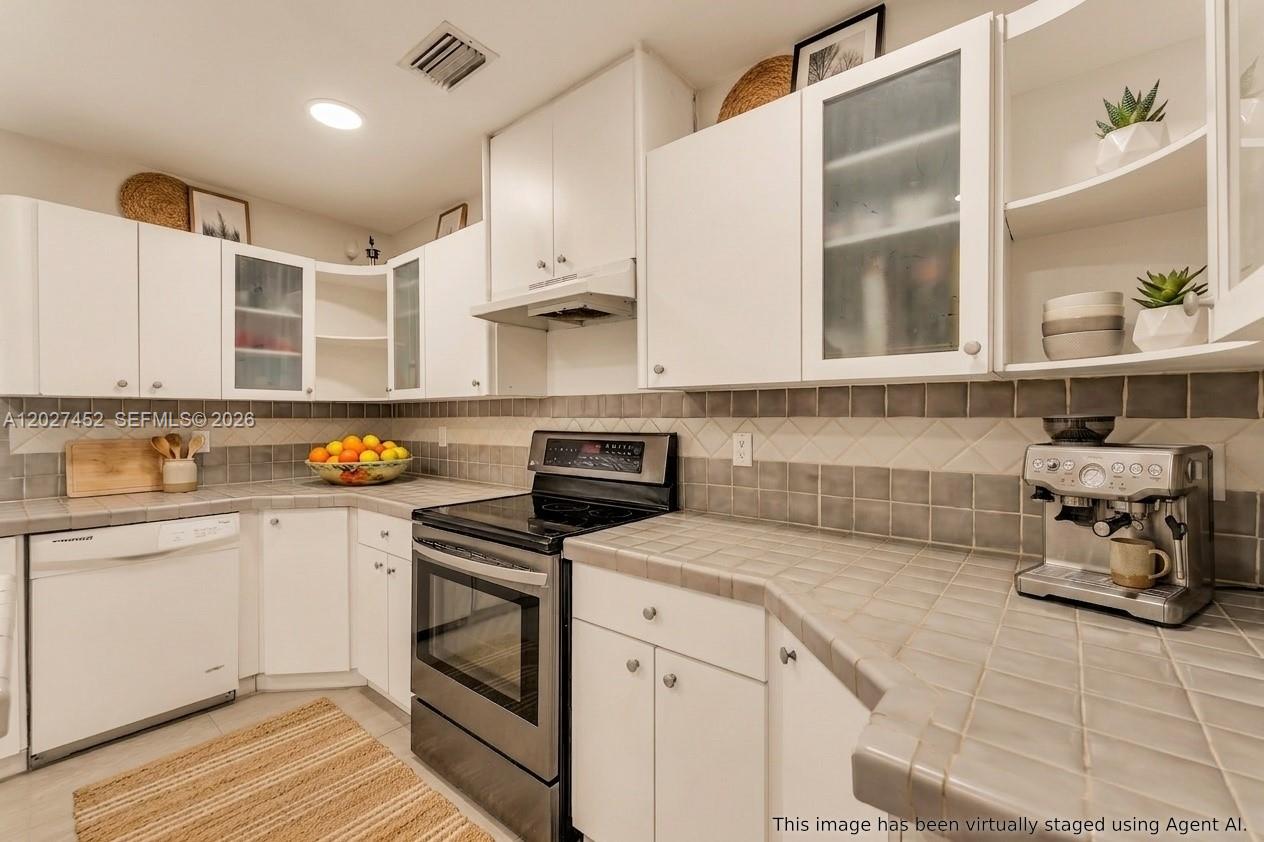 6284 SW 26th St Miami, FL 33155