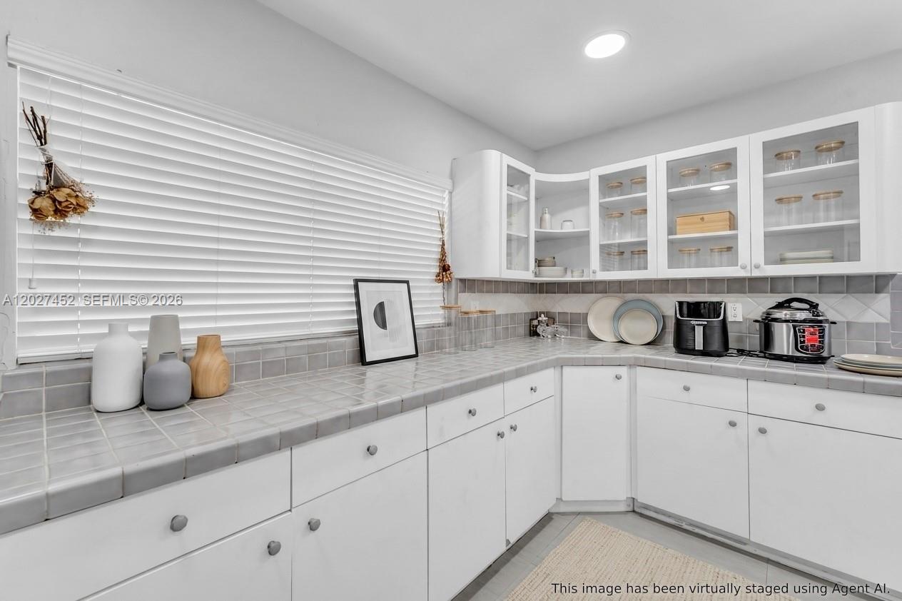 6284 SW 26th St Miami, FL 33155