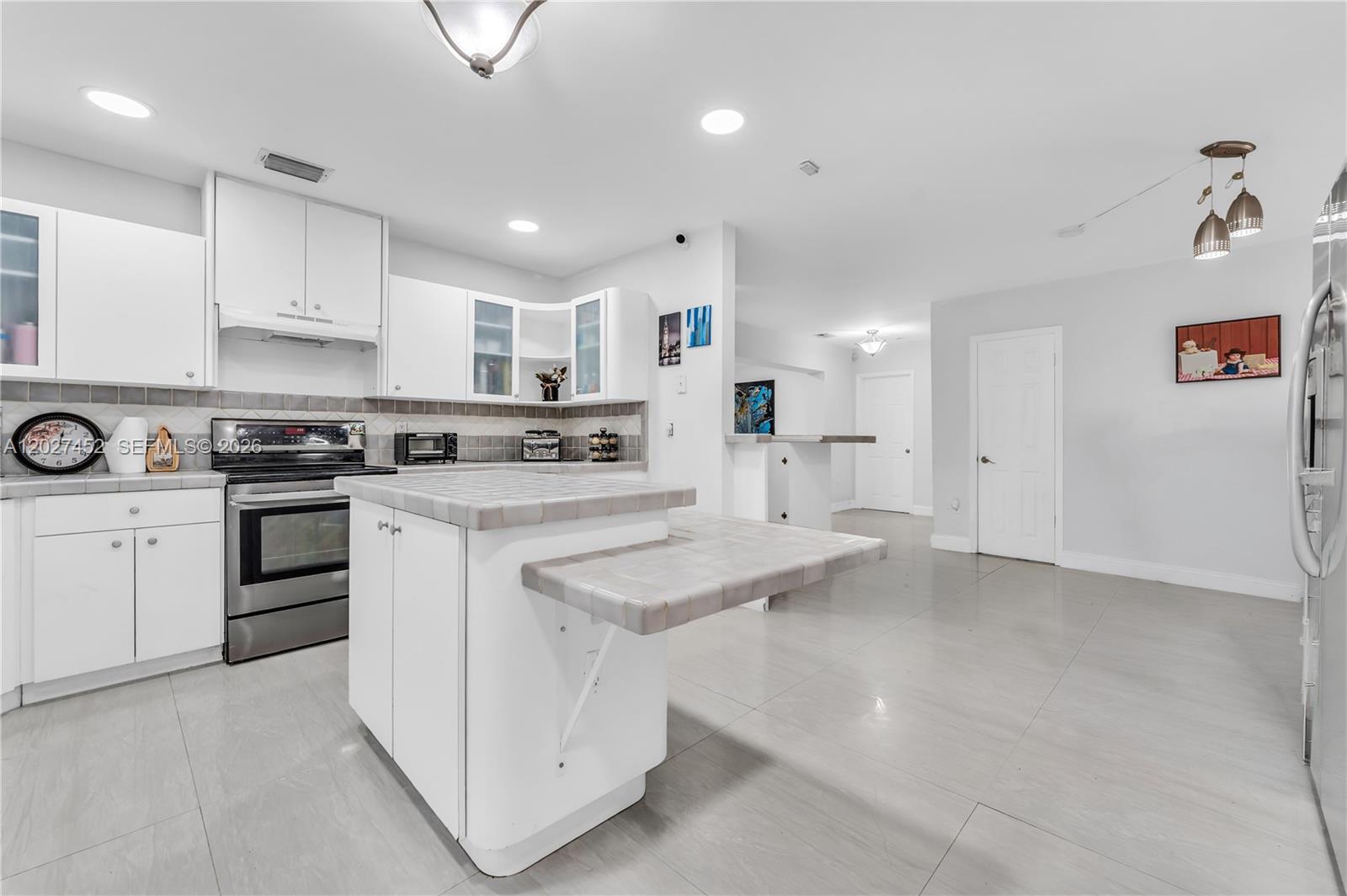 6284 SW 26th St Miami, FL 33155