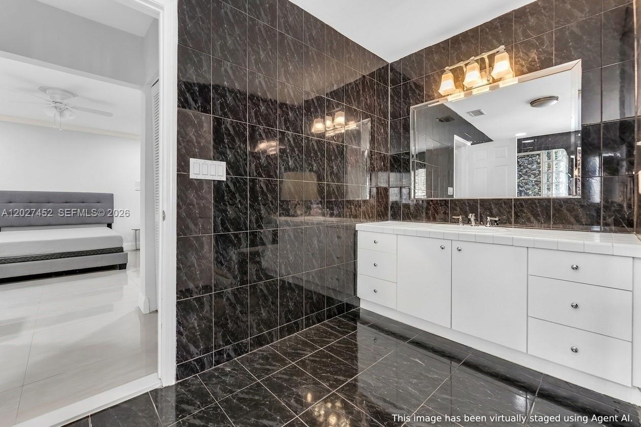 6284 SW 26th St Miami, FL 33155