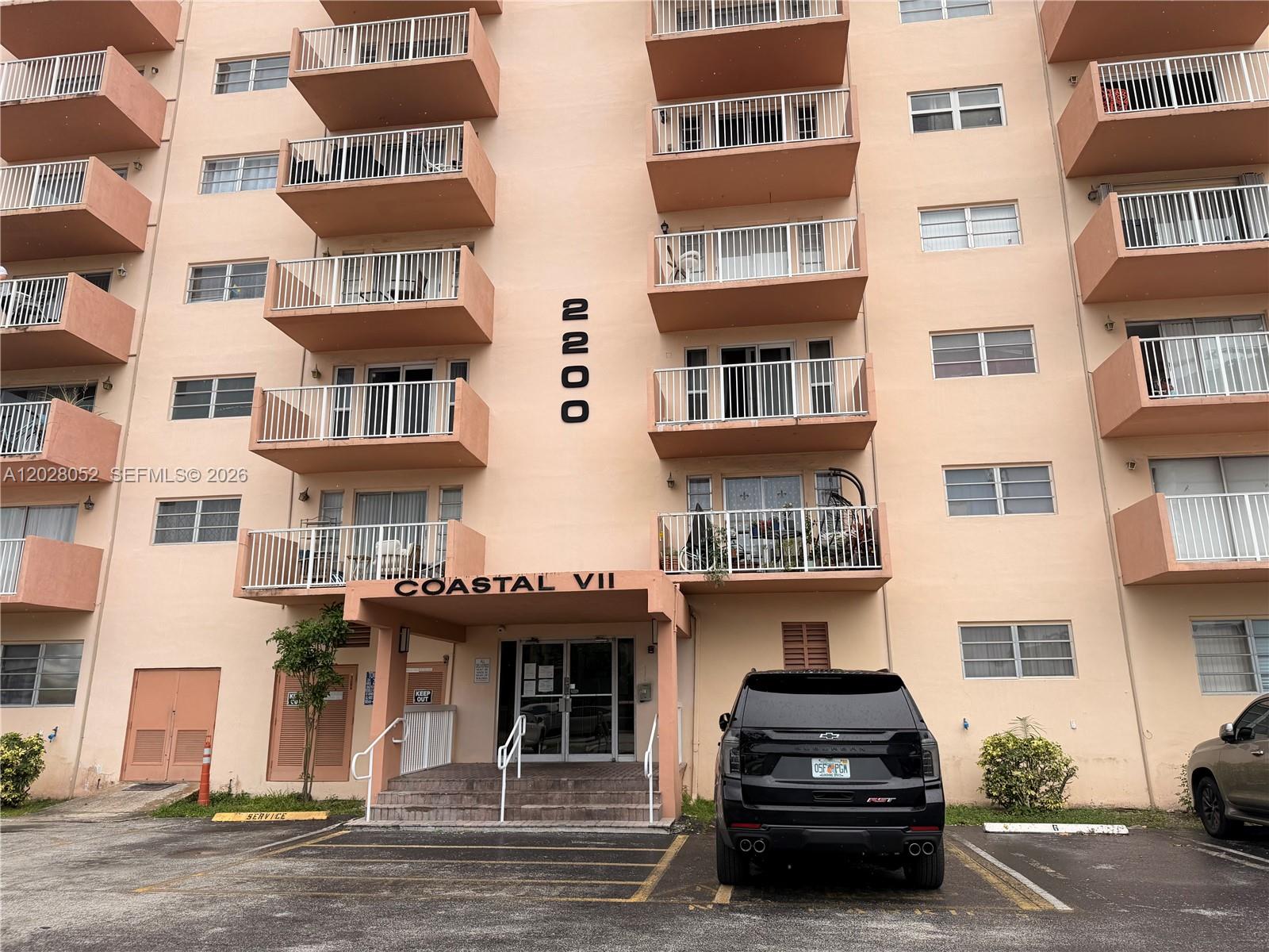 2200 E Hallandale Bch #303