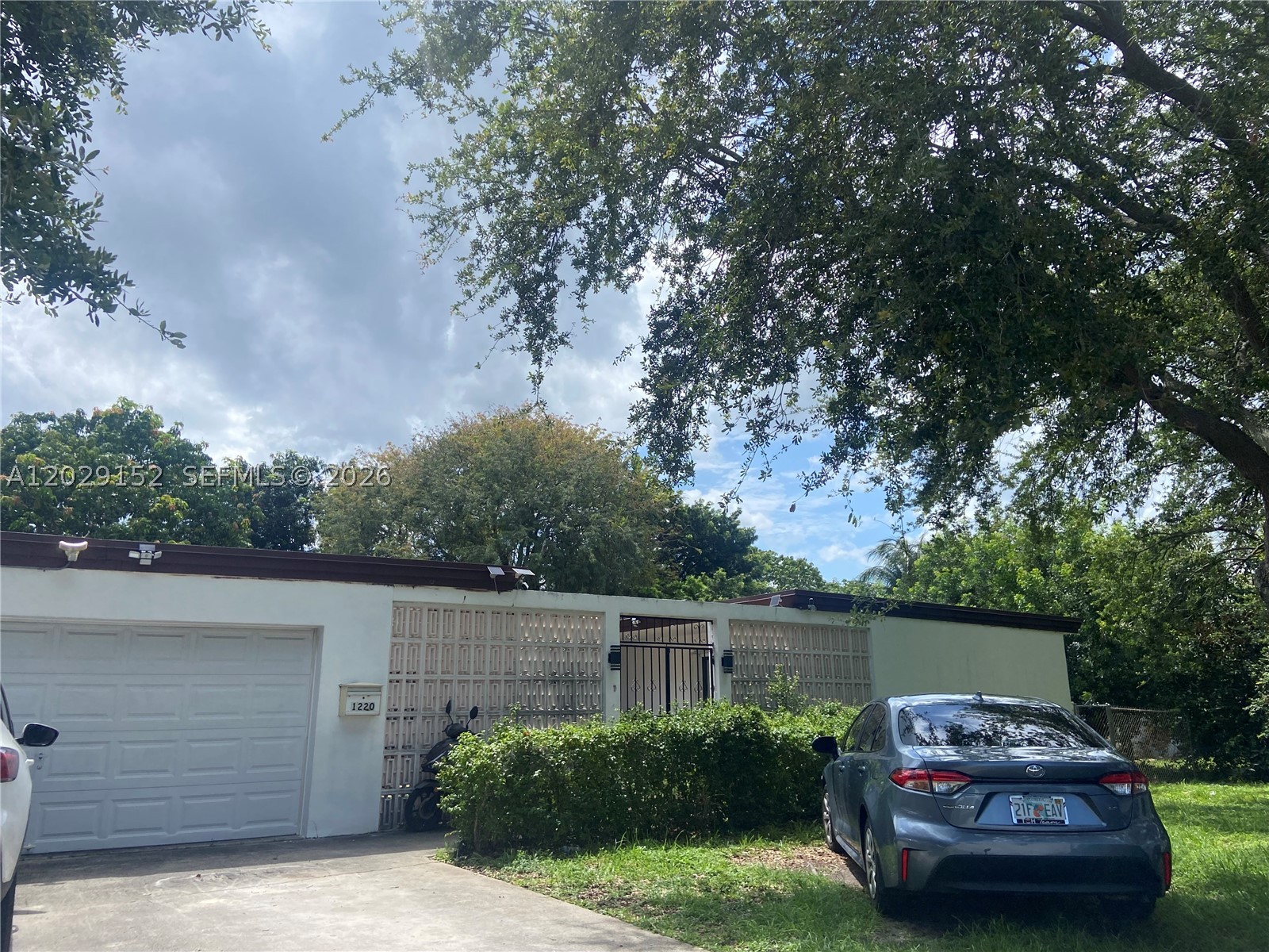 1220 S 29th Ave