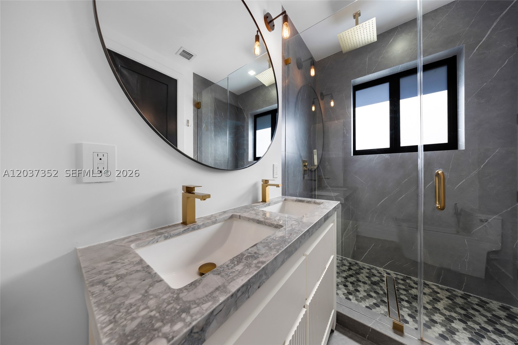 365 Fairway Dr Miami Beach, FL 33141