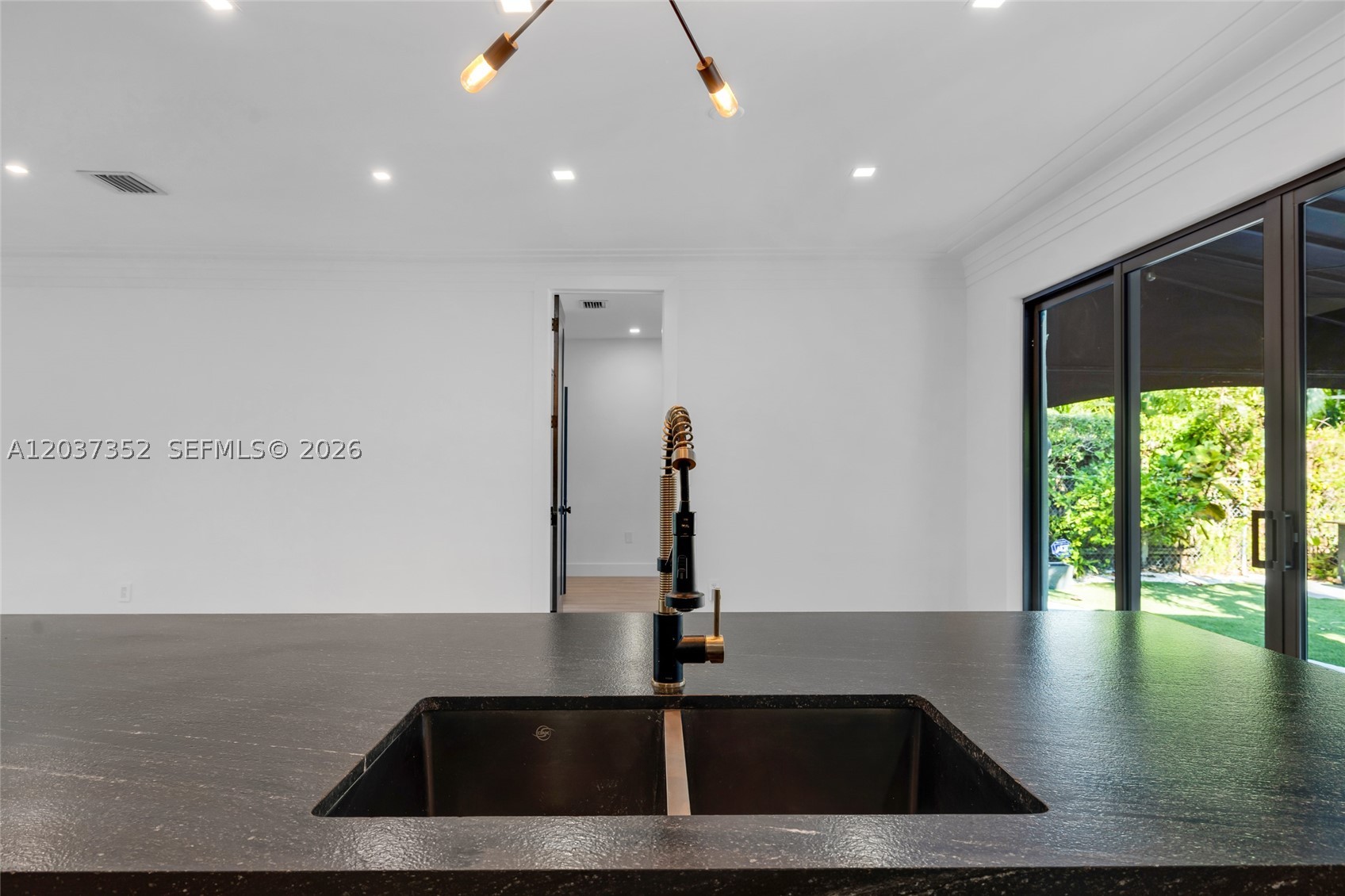 365 Fairway Dr Miami Beach, FL 33141