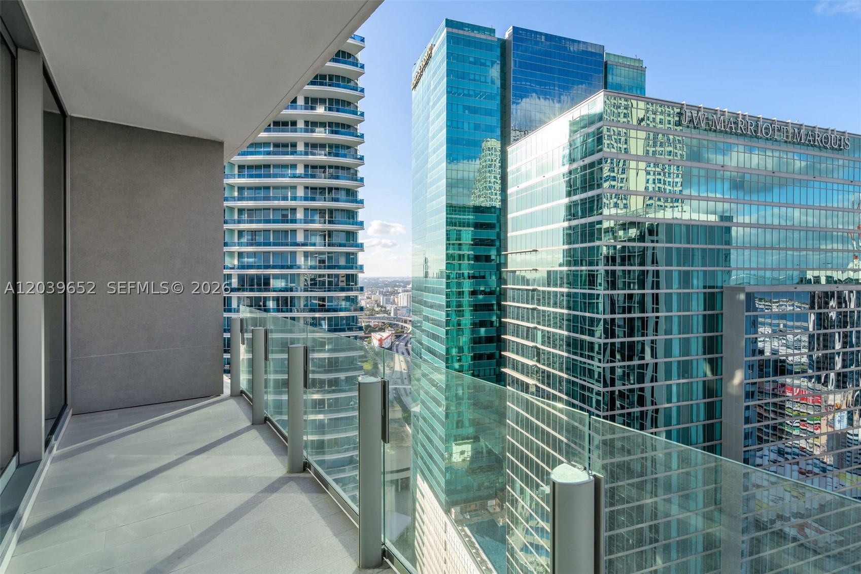 image Aston Martin Residences5