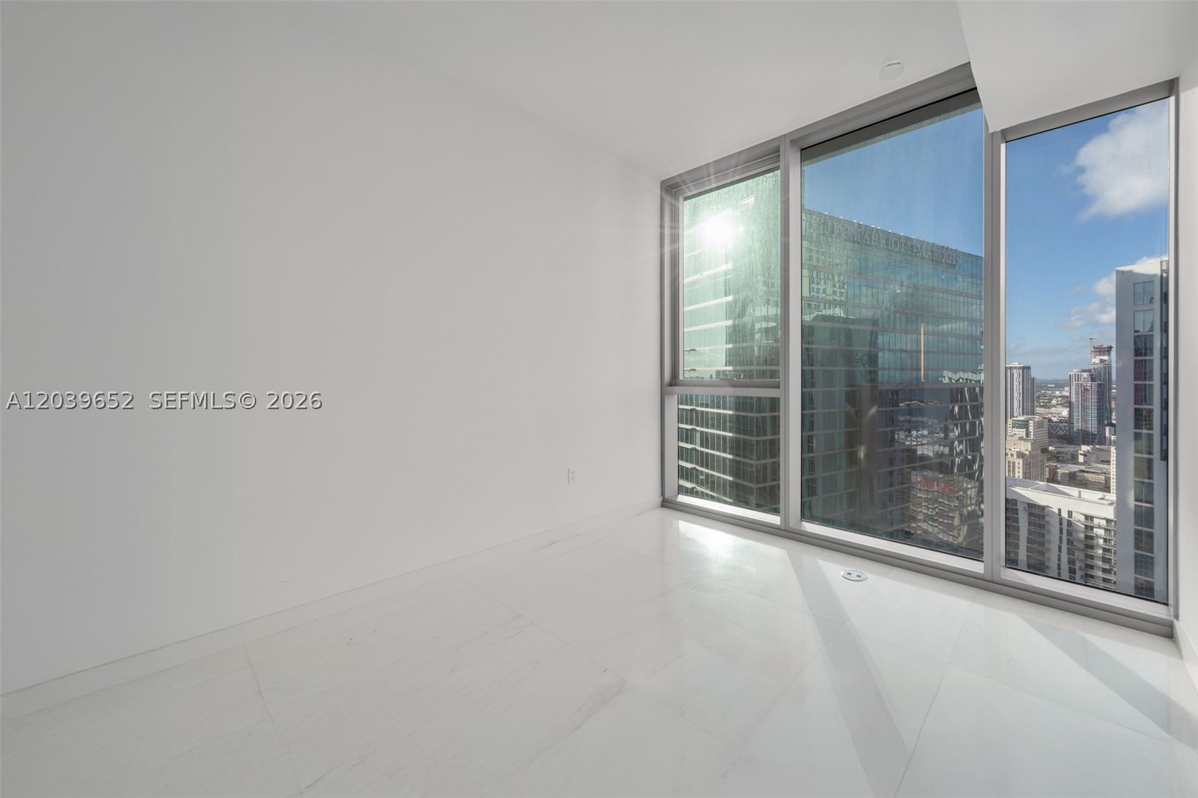 image Aston Martin Residences8