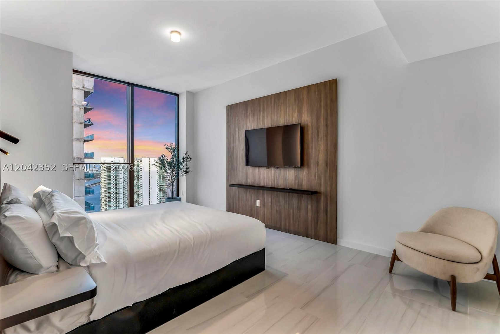 image E11EVEN Hotel & Residences10