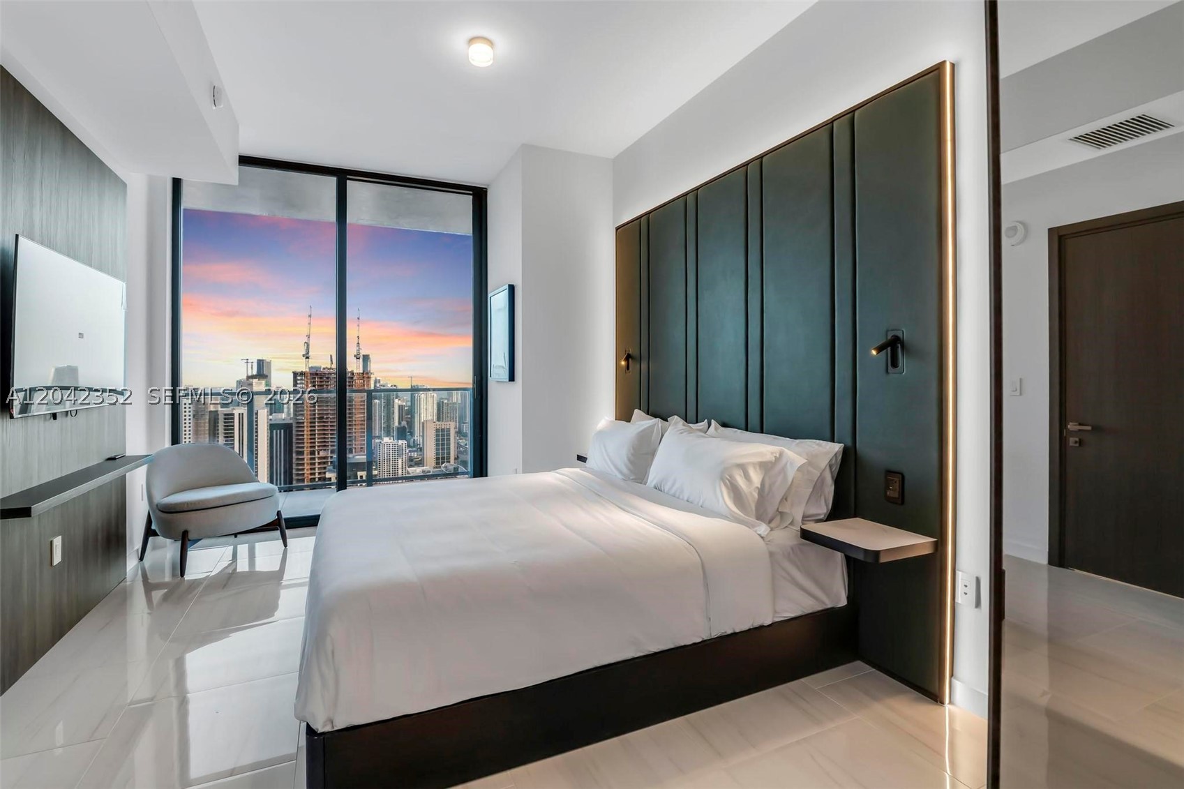 image E11EVEN Hotel & Residences12