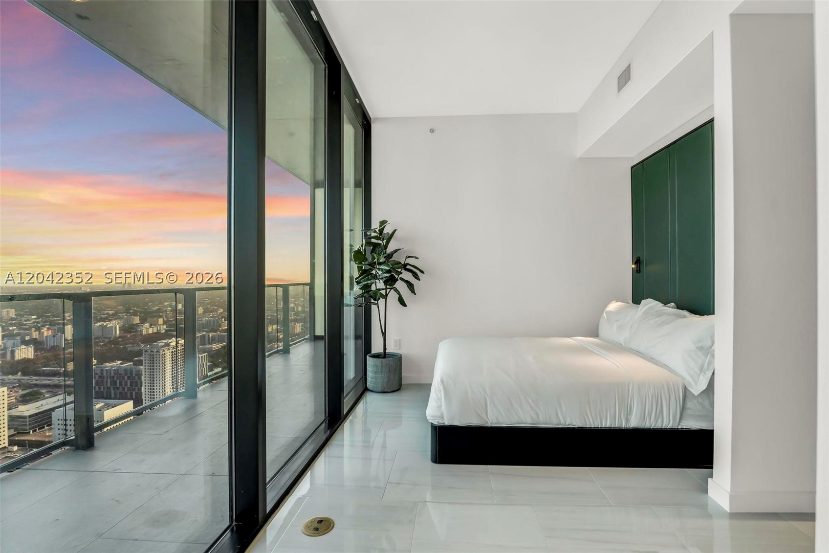 image E11EVEN Hotel & Residences13