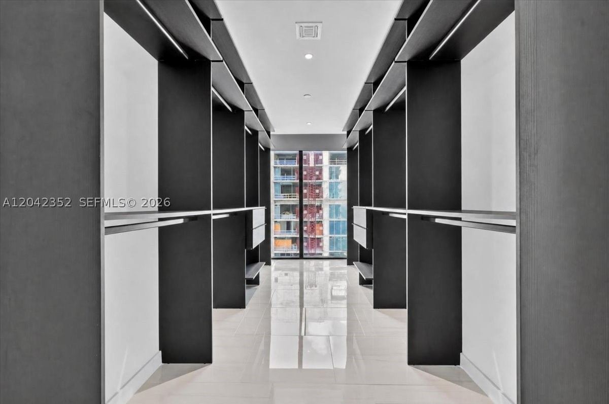 image E11EVEN Hotel & Residences15