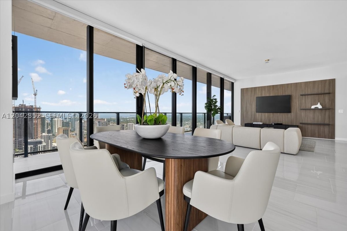 image E11EVEN Hotel & Residences37