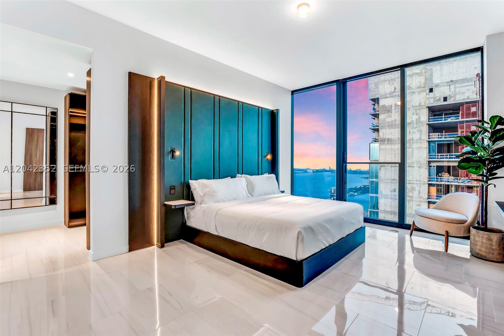 image E11EVEN Hotel & Residences3