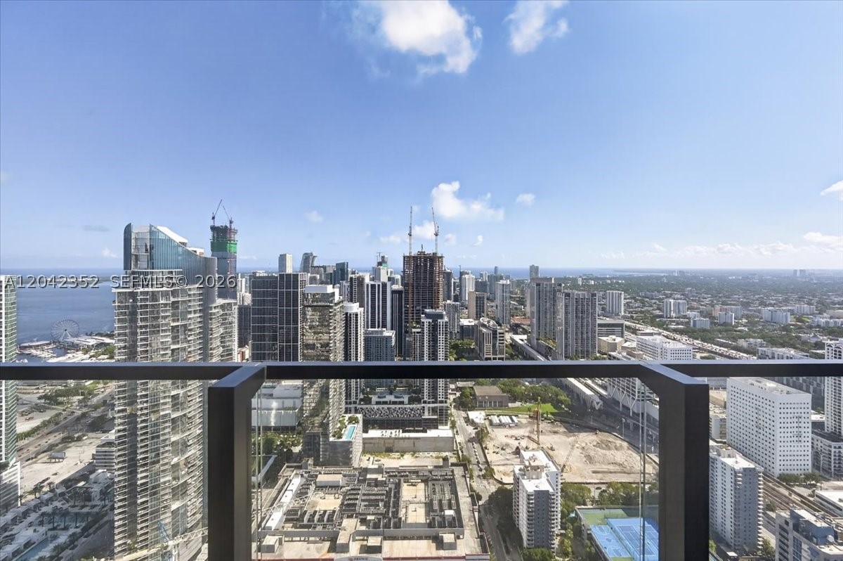 image E11EVEN Hotel & Residences40