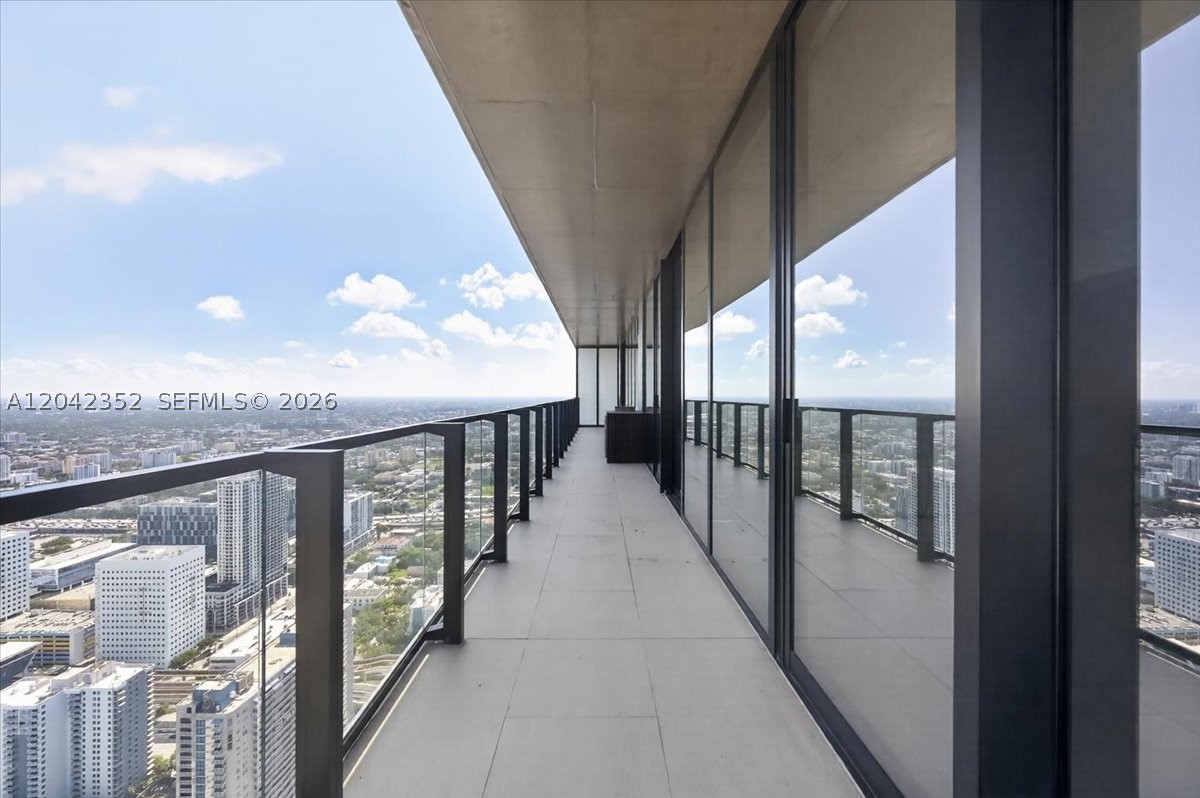 image E11EVEN Hotel & Residences41