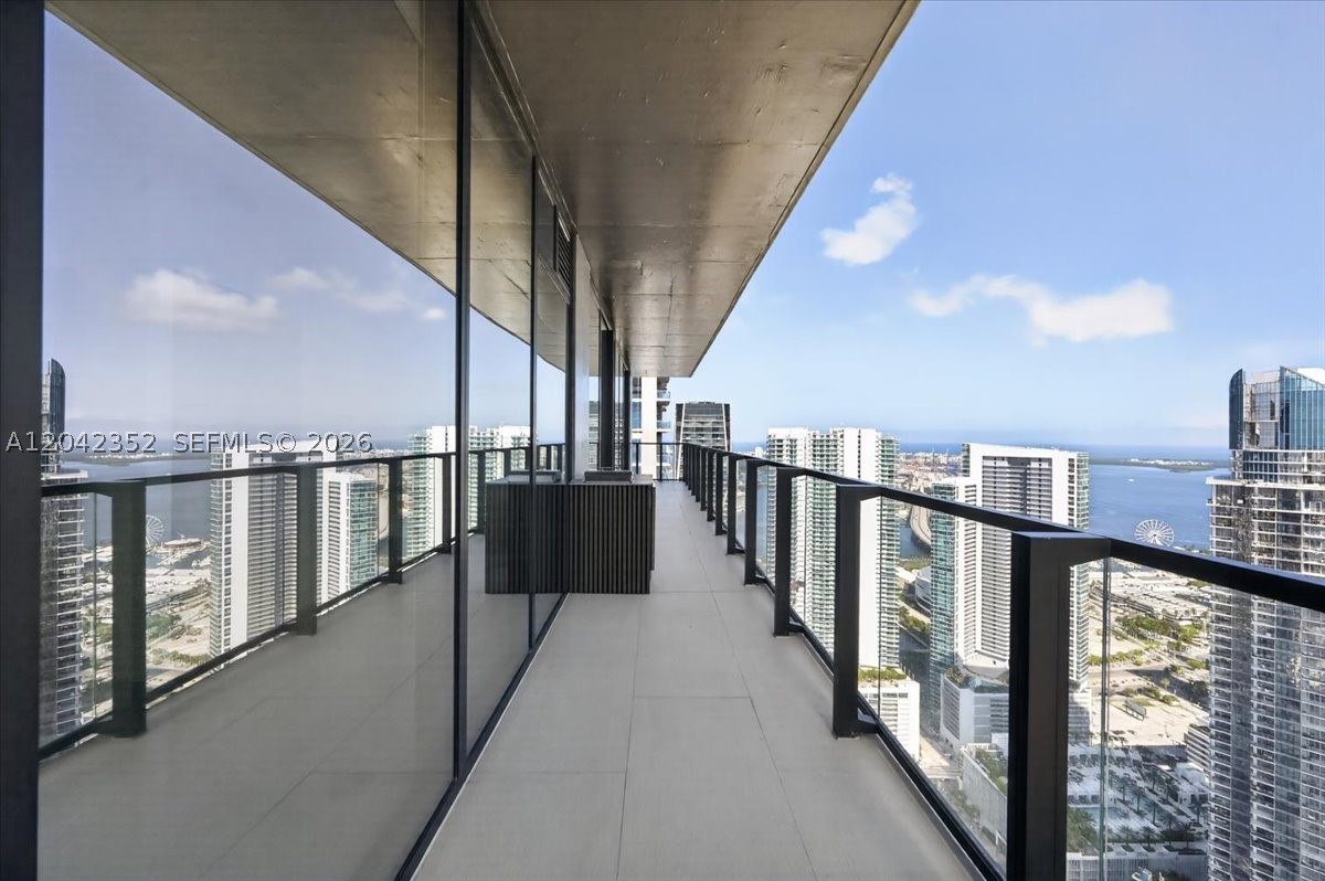 image E11EVEN Hotel & Residences42