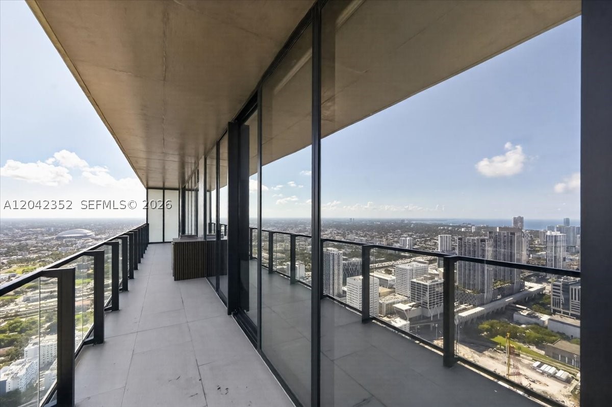 image E11EVEN Hotel & Residences43