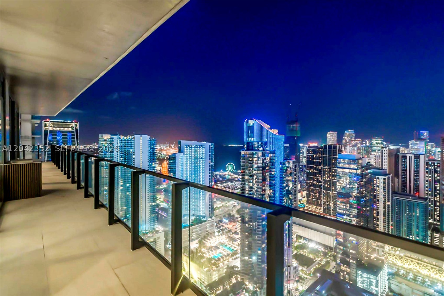 image E11EVEN Hotel & Residences5