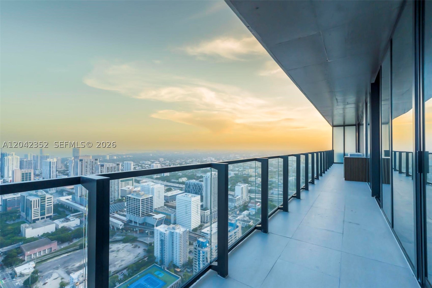 image E11EVEN Hotel & Residences6