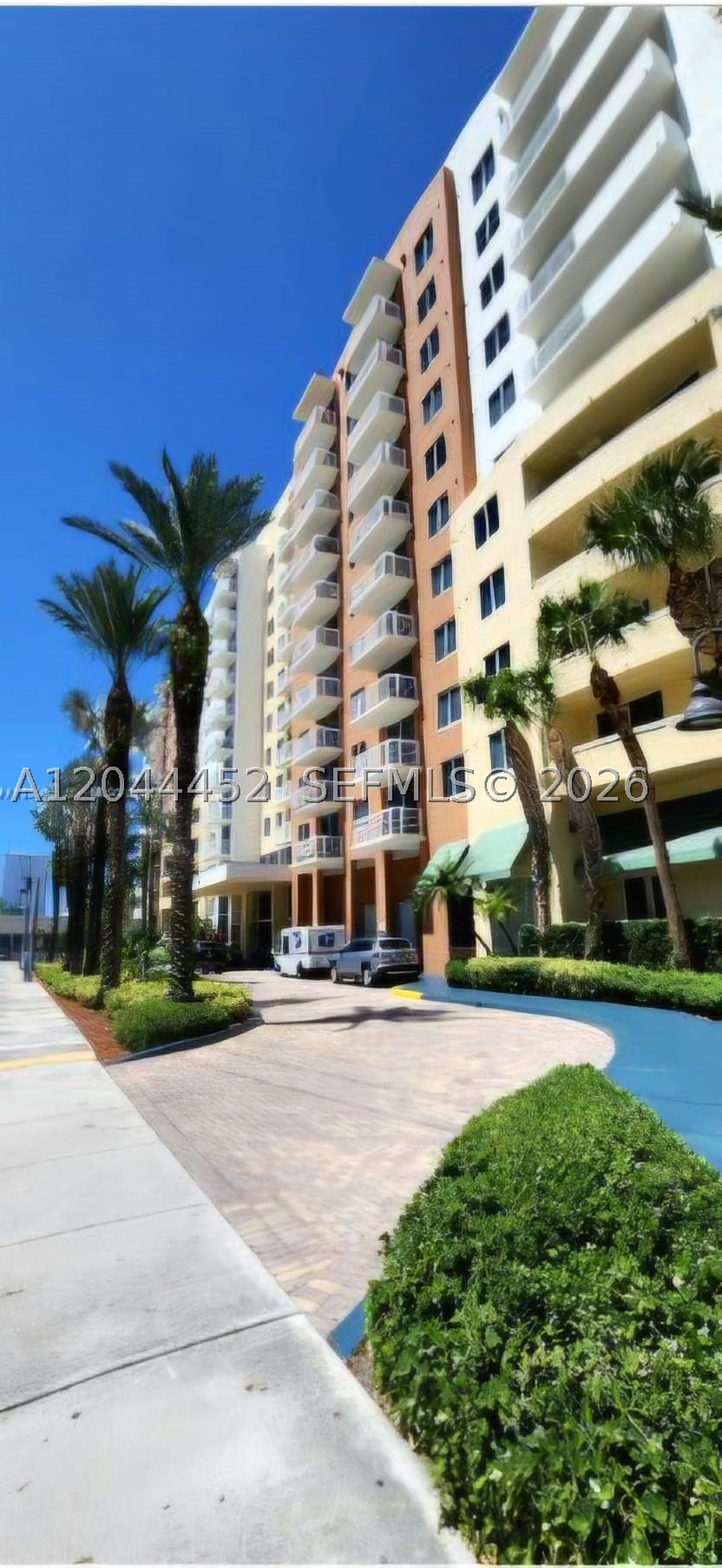 image The Venture at Aventura0