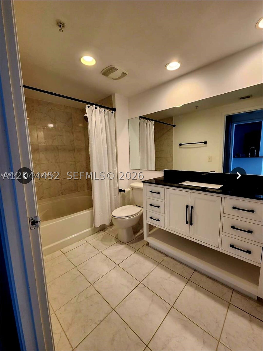 image The Venture at Aventura4