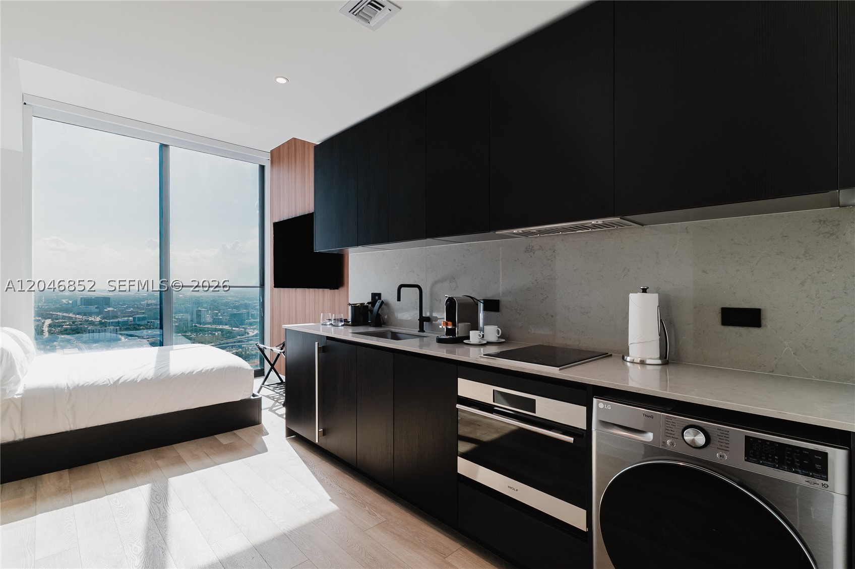 image E11EVEN Hotel & Residences9