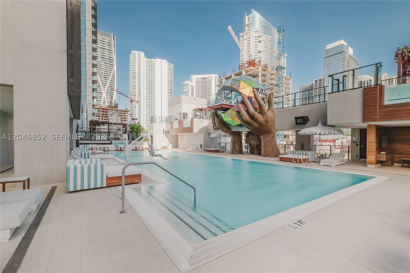 image E11EVEN Hotel & Residences13