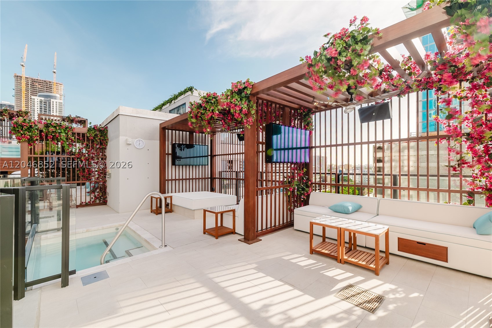 image E11EVEN Hotel & Residences16