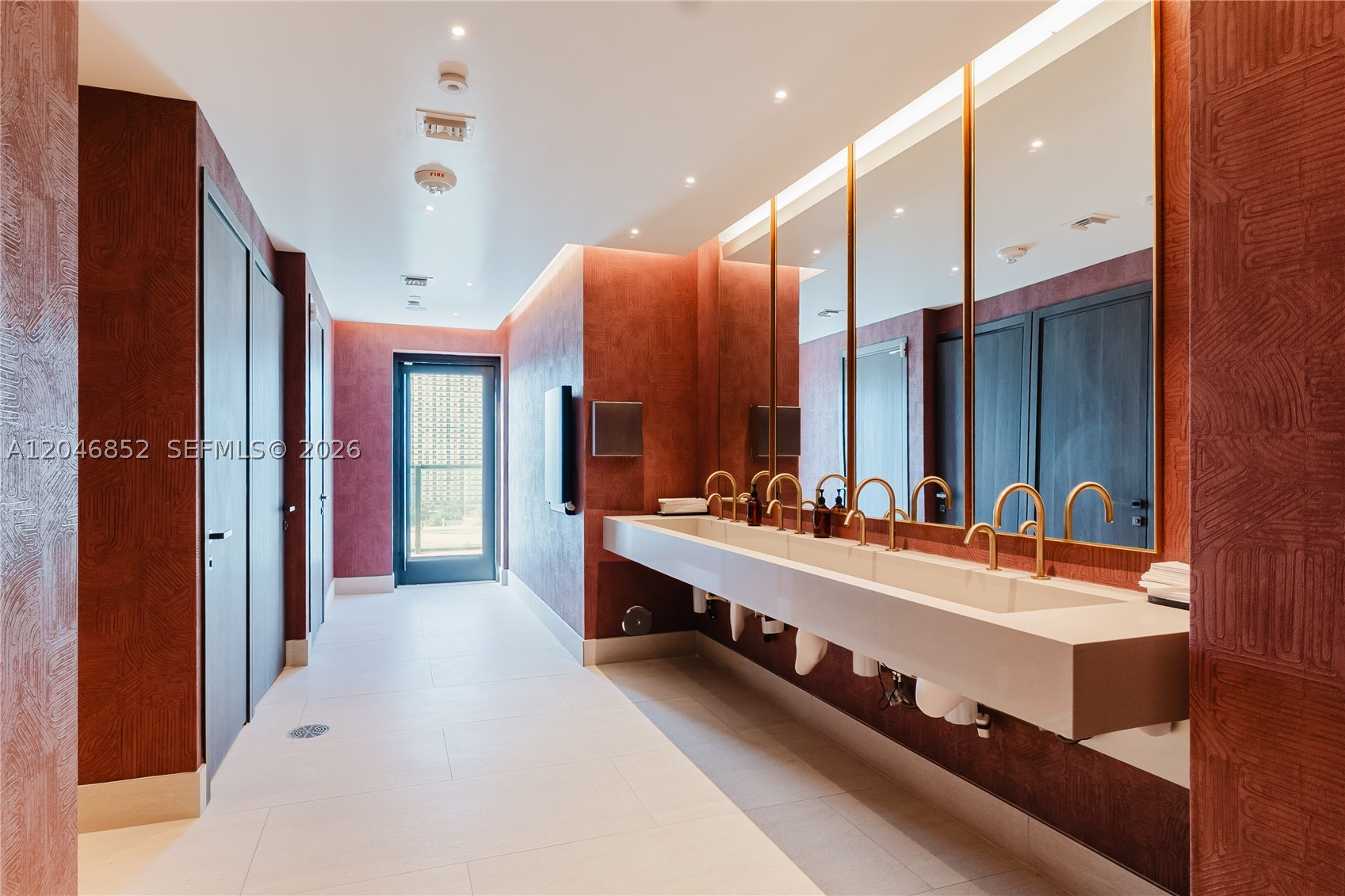 image E11EVEN Hotel & Residences31