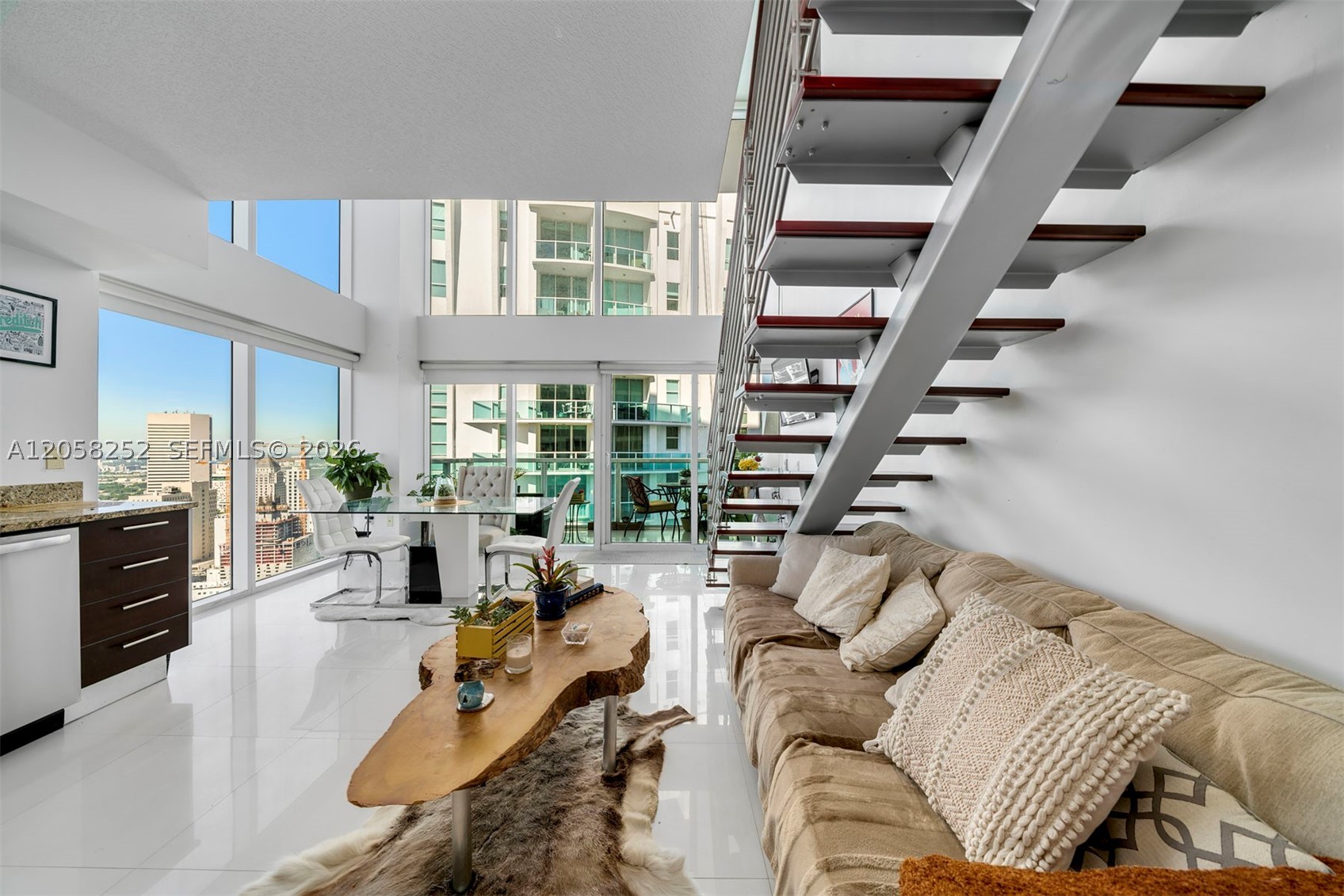 image Brickell on the River South1